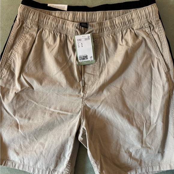 H&M Men's Casual Shorts Set - Green, Beige, Black - Picture 2 of 3